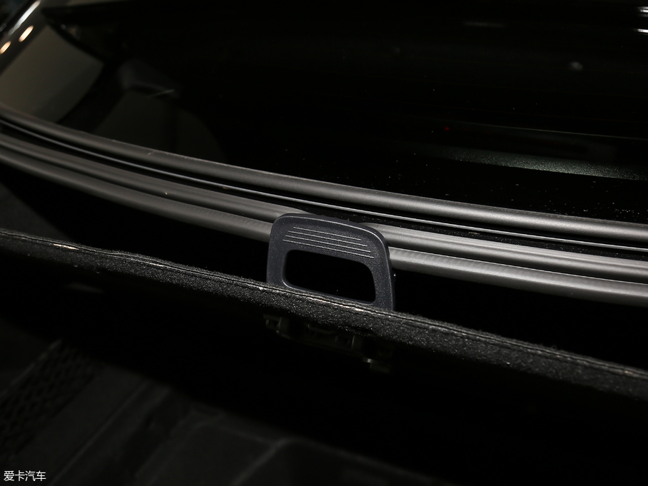 2019YE Ŀ E 300 L r