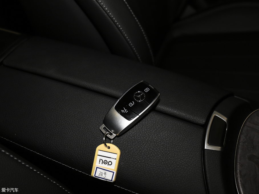 2019YE Ŀ E 300 L r