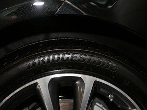 2019Ŀ E 300 L r ݆̥Ʒ