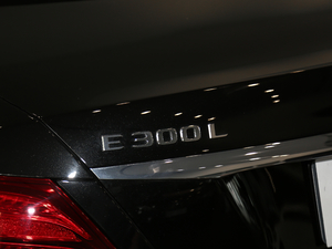 2019Ŀ E 300 L r (x)(ji)^