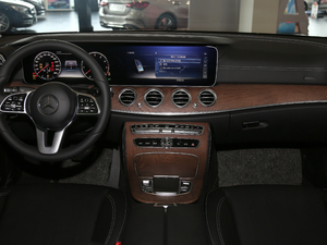 2019Ŀ E 300 L ʱ п̨