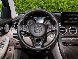 2019款GLC 300 L 4MATIC豪华型 方向盘