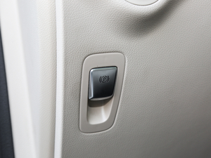 2019款GLC 300 L 4MATIC豪华型 驻车制动器