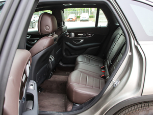 2019款GLC 260 L 4MATIC豪华型 后排空间
