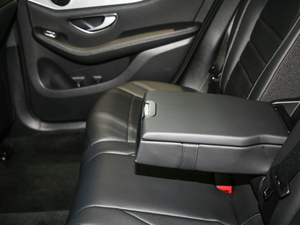 2019款GLC 200 L 4MATIC 中央扶手箱