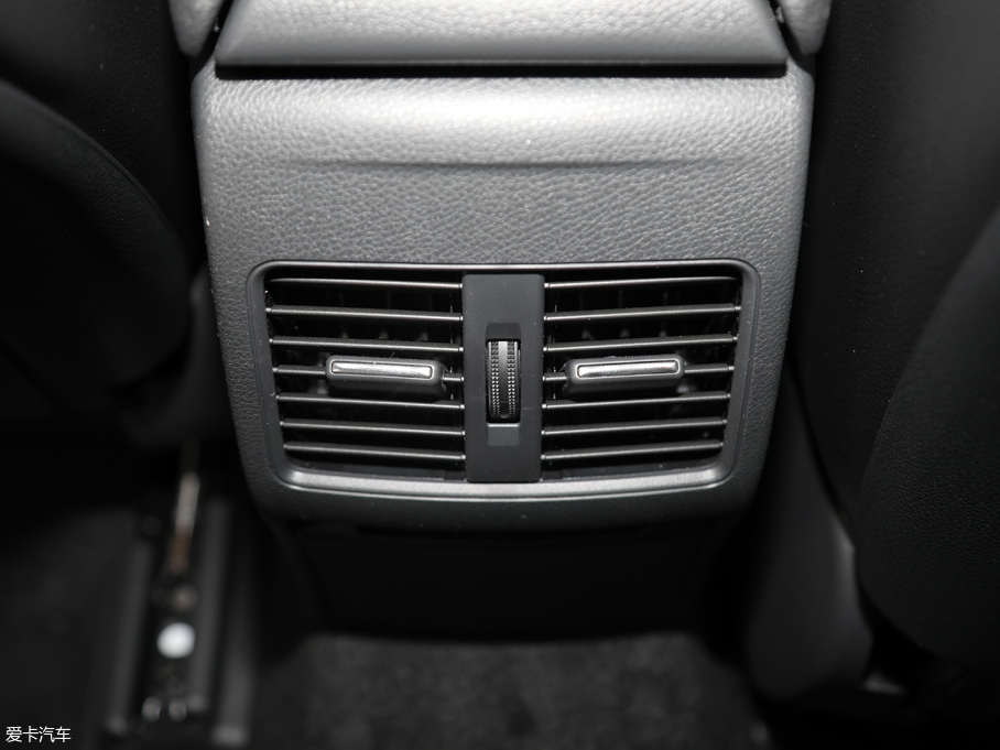 2019YGLA GLA 200 (dng)