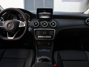 2019款GLA 200 动感型 中控台