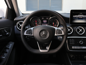 2019款GLA 200 动感型 方向盘