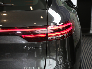 2020款EQC 350 4MATIC 尾灯