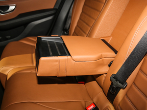 2020GLC 300 L 4MATIC AMG Line g