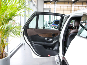 2020款GLC 300 L 4MATIC动感型 左后车门