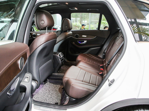 2020款GLC 300 L 4MATIC动感型 后排空间