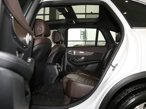 2020款GLC 300 L 4MATIC豪华型 后排空间