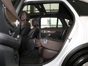 2020款GLC 300 L 4MATIC豪华型 后排座椅放倒