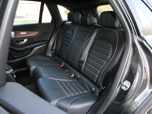 2020款GLC 300 L 4MATIC AMG Line 后排座椅