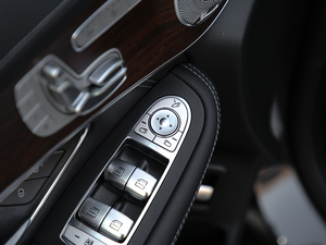 2020GLC 300 L 4MATIC AMG Line п؅^