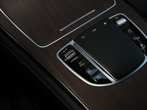 2020GLC 300 L 4MATIC AMG Line п؅^