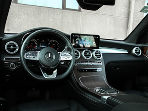 2020GLC 300 L 4MATIC AMG Line п؅^