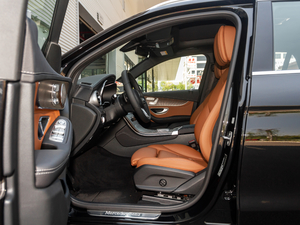 2020款改款 GLC 260 L 4MATIC豪华型 前排空间