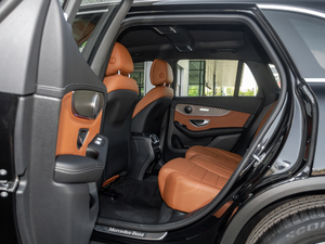2020款改款 GLC 260 L 4MATIC豪华型 后排空间