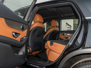 2020款改款 GLC 260 L 4MATIC豪华型 后排座椅放倒