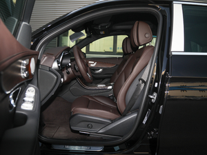 2020款改款 GLC 300 L 4MATIC豪华型 前排空间