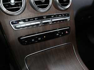 2020款改款 GLC 300 L 4MATIC AMG-Line 中控区