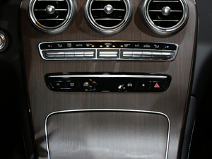 2020款改款 GLC 300 L 4MATIC AMG-Line 中控区