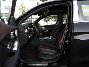 2020款改款 GLC 260 L 4MATIC动感型 前排空间