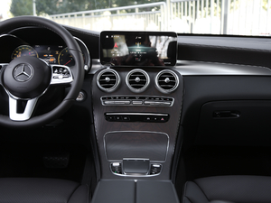 2020款改款 GLC 260 L 4MATIC动感型 中控台