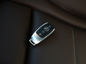 2020款改款 GLC 260 L 4MATIC动感型 车钥匙
