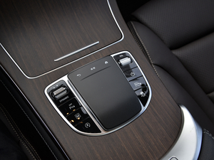 2020款改款 GLC 300 L 4MATIC动感型 中控区