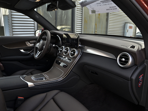 2020款改款 GLC 300 L 4MATIC动感型 中控区