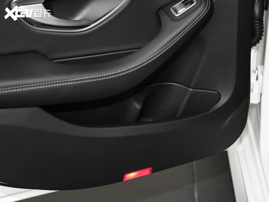 2020YC C 260 L \Ӱ