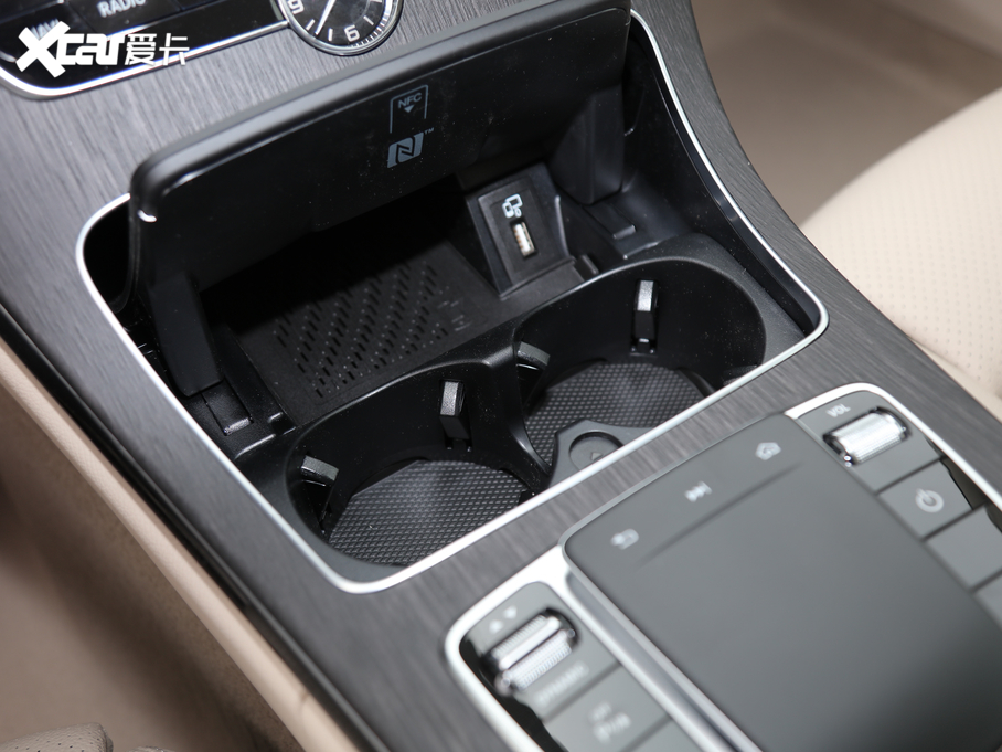 2020YC Ŀ C 260 L