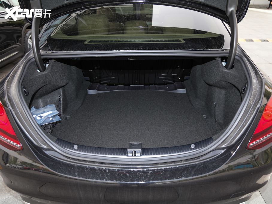 2020YC Ŀ C 260 L