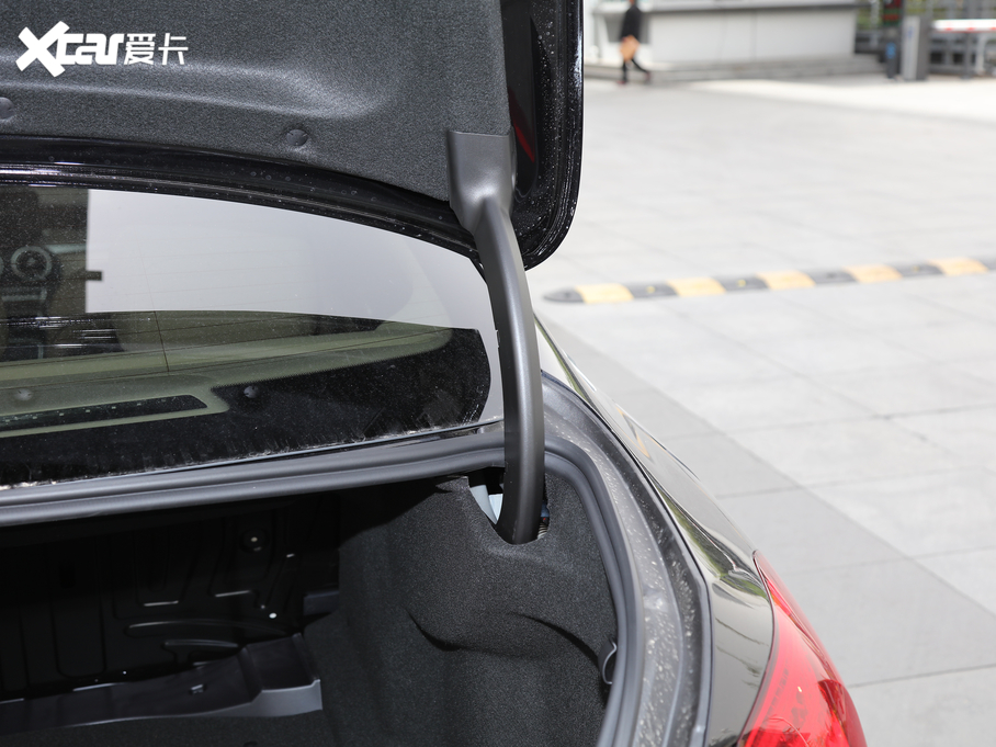 2020YC Ŀ C 260 L