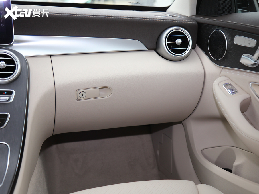 2020YC Ŀ C 260 L