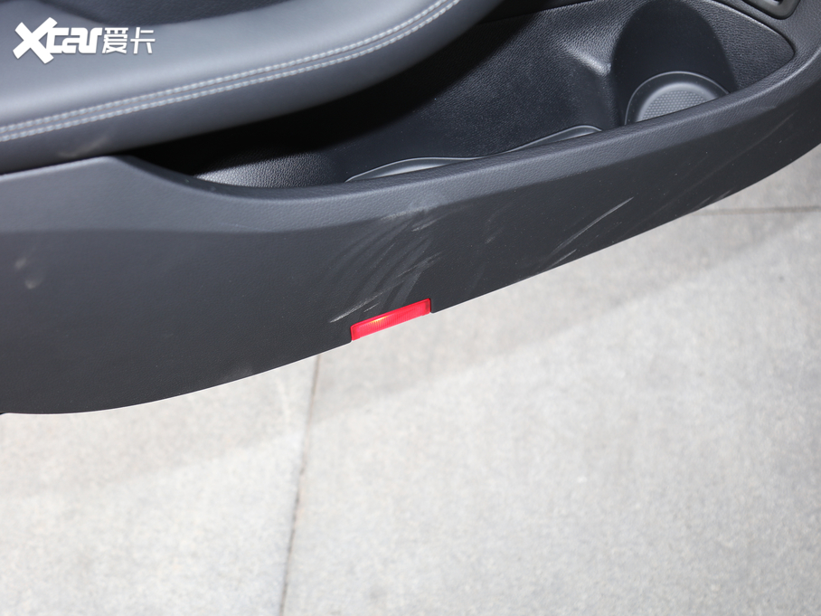 2020��YC�� �Ŀ� C 260 L �\�Ӱ�