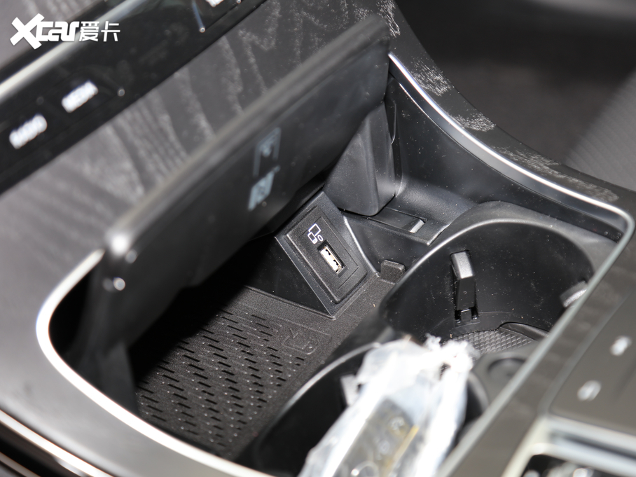 2020YC Ŀ C 260 L \Ӱ