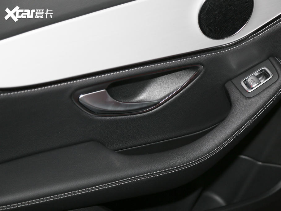 2020��YC�� �Ŀ� C 260 �\�Ӱ�