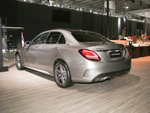 2020款C 300 L 运动版 左后45度