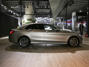 2020款C 300 L 运动版 整体外观