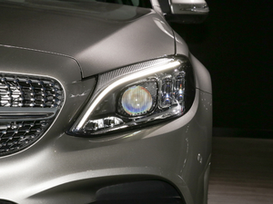 2020款C 300 L 运动版 大灯