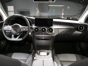 2020款C 300 L 运动版 内饰全景