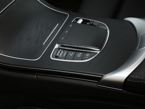 2020C 260 L \Ӱ п؅^