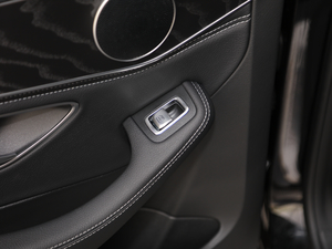 2020Ŀ C 260 L \Ӱ п؅^