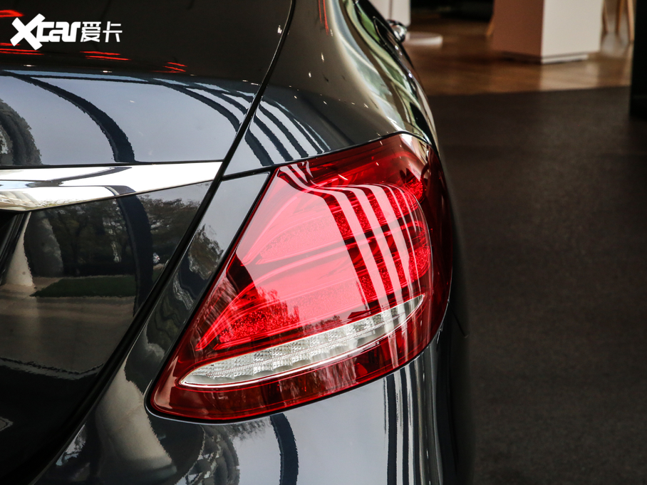 2020YE E 300 L \ӕr