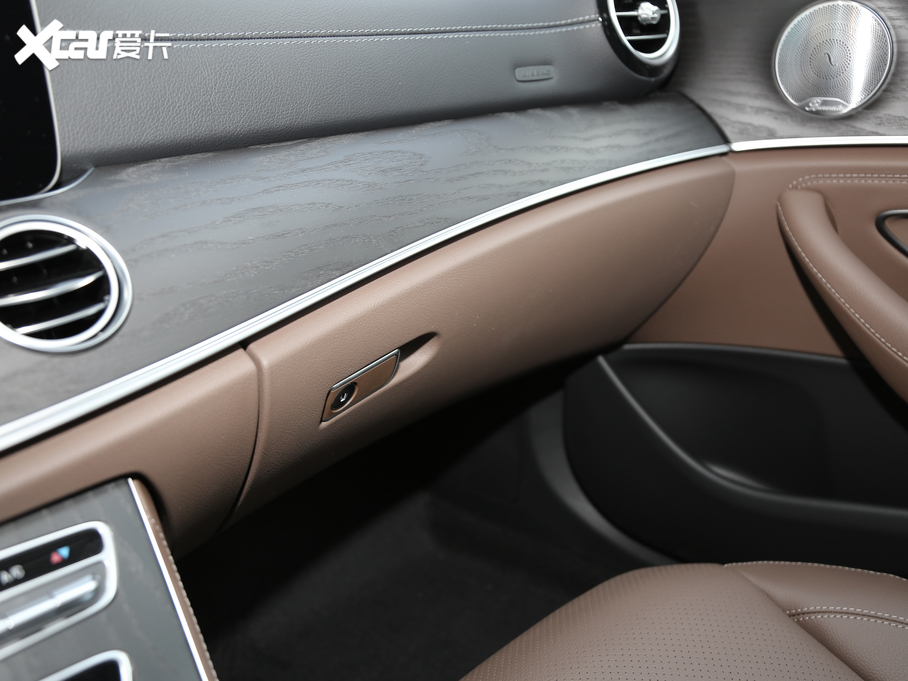 2020��YE�� E 300 L �\��������