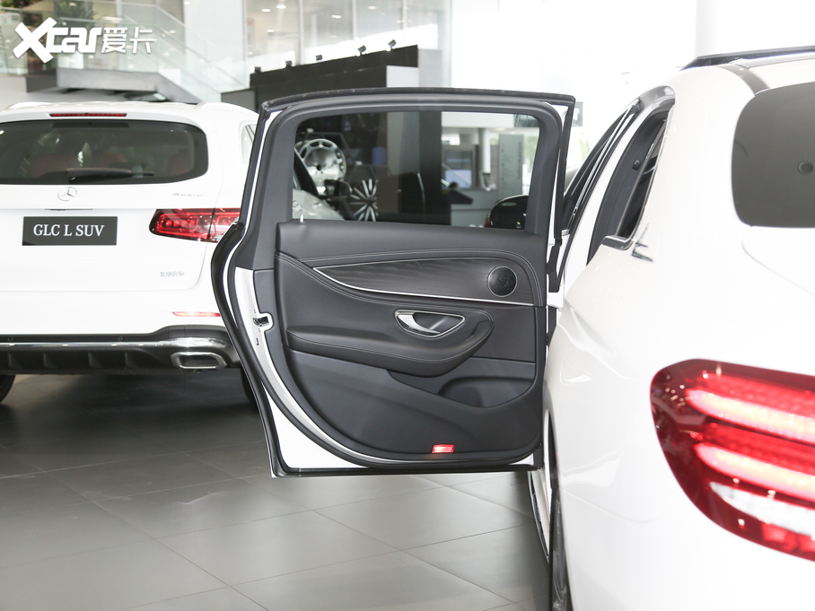 2020YE Ŀ E 300 L r